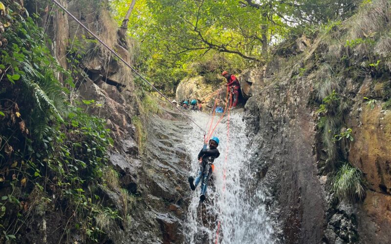 séjour nature Ariège activités sportives jeunes Ariège vacances aventure Occitanie canyoning rafting Ariège