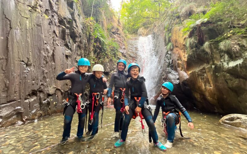 séjour nature Ariège activités sportives jeunes Ariège vacances aventure Occitanie canyoning rafting Ariège