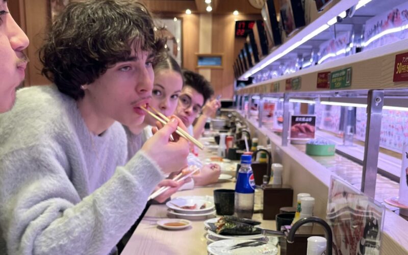 voyage au Japon entre tradition et modernité, Tokyo, Mont Fuji, Kamakura, quartiers de Tokyo, Japon futuriste, culture japonaise, sushis, sashimis, makis, gastronomie japonaise